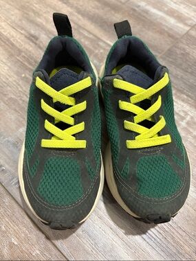Veja Small Canary Light Alveomesh Sneaker, Green Jade size 11